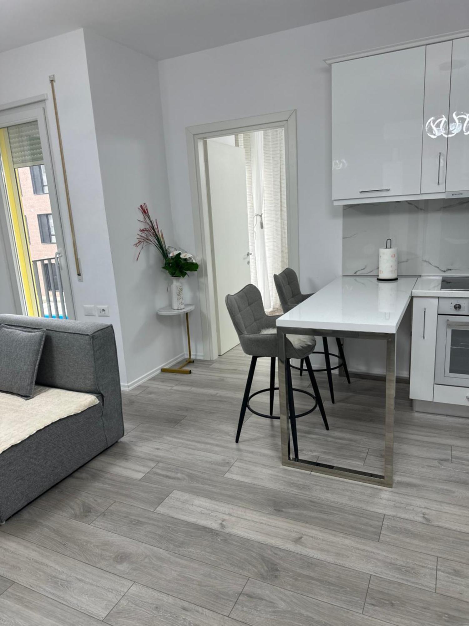 Bratti'S Apartment Near Tirana Center And Mother Teresa Airport Luaran gambar