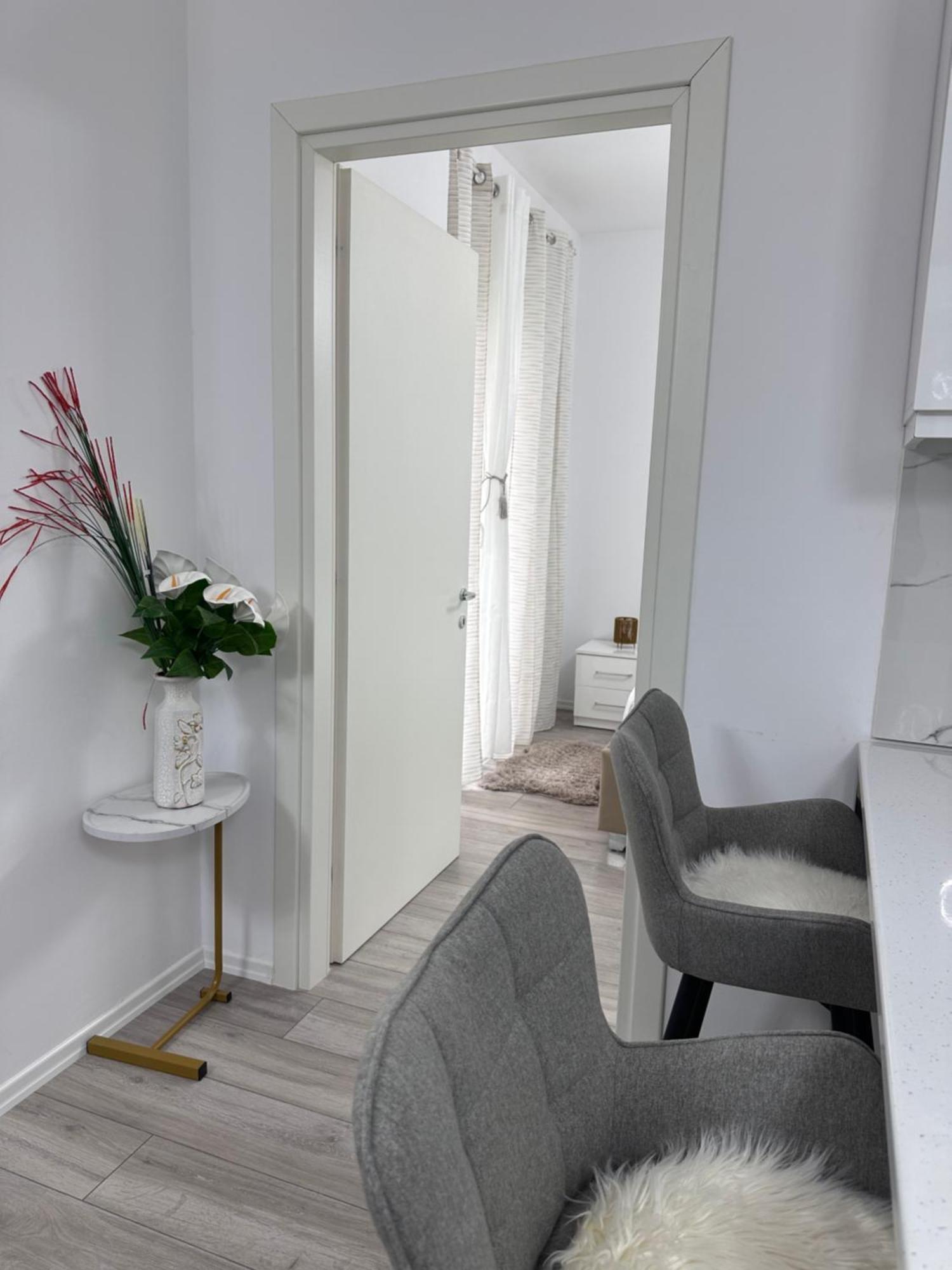 Bratti'S Apartment Near Tirana Center And Mother Teresa Airport Luaran gambar